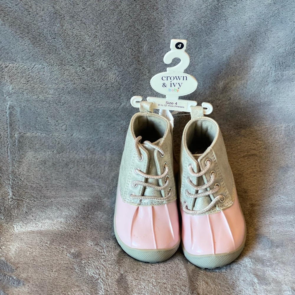 Crown and Ivy baby girl boots